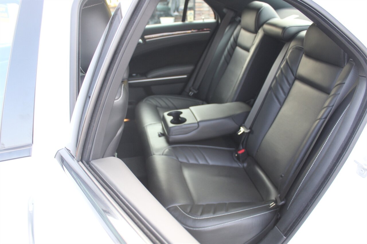 2023 Chrysler 300C - Photo 24 - Red Bank, NJ 07701