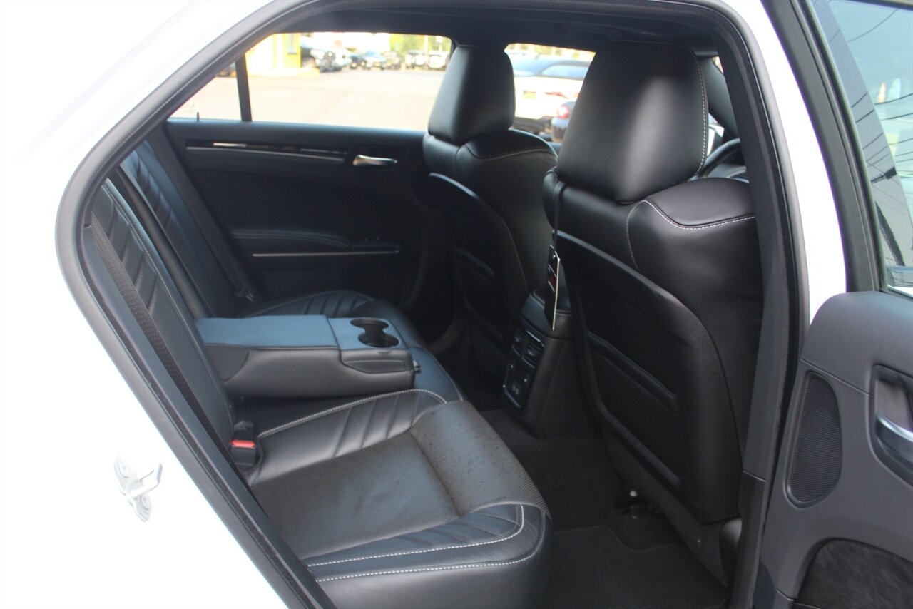 2023 Chrysler 300C - Photo 25 - Red Bank, NJ 07701