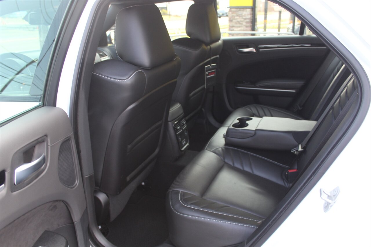 2023 Chrysler 300C - Photo 23 - Red Bank, NJ 07701