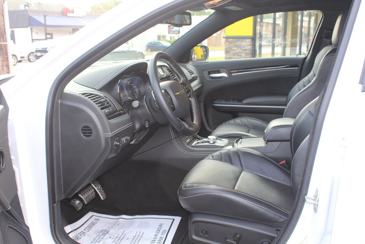 2023 Chrysler 300C - Photo 19 - Red Bank, NJ 07701