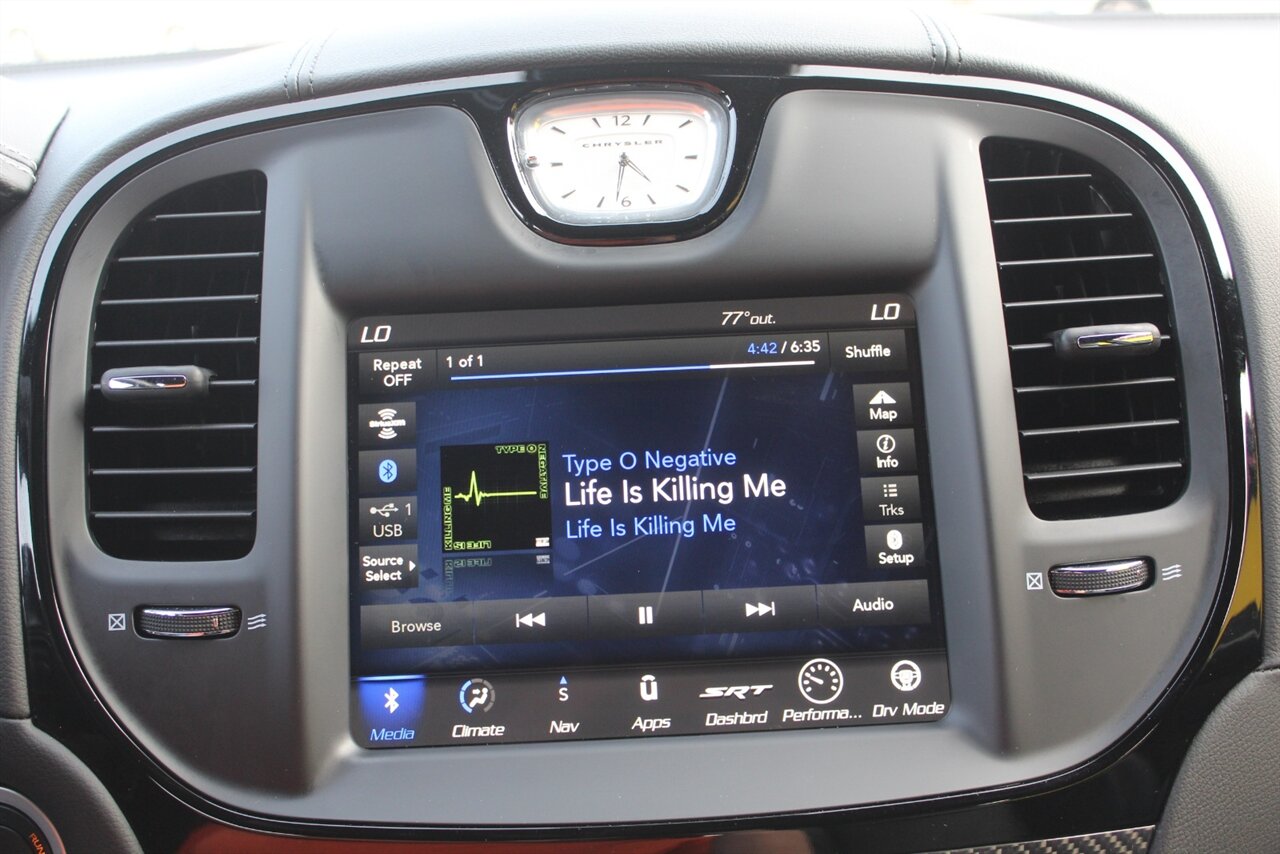 2023 Chrysler 300C - Photo 9 - Red Bank, NJ 07701