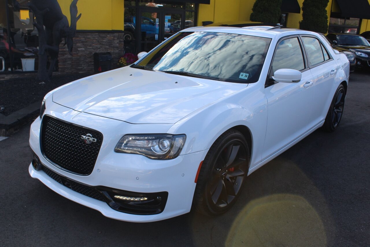 2023 Chrysler 300C - Photo 3 - Red Bank, NJ 07701