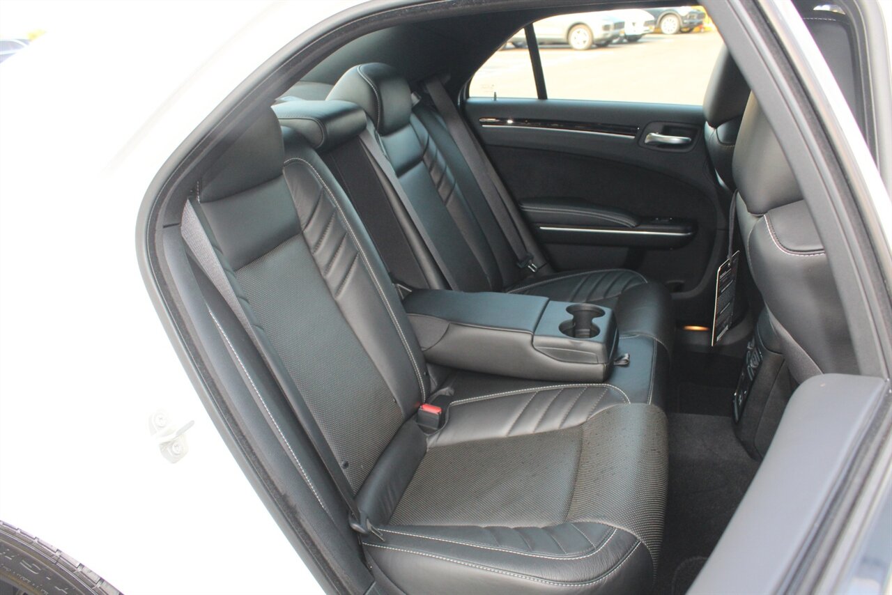 2023 Chrysler 300C - Photo 26 - Red Bank, NJ 07701