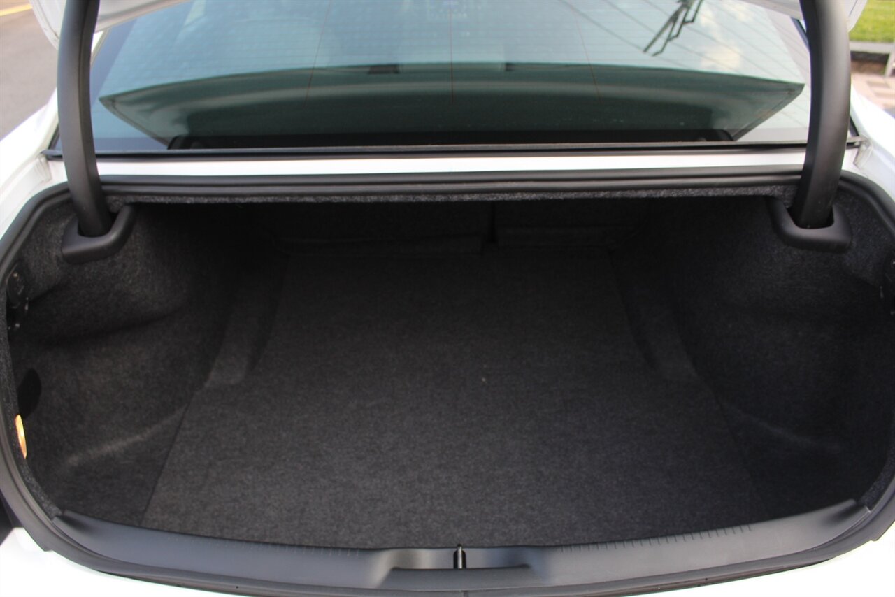 2023 Chrysler 300C - Photo 31 - Red Bank, NJ 07701