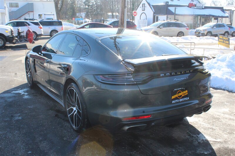 2022 Porsche Panamera 4  