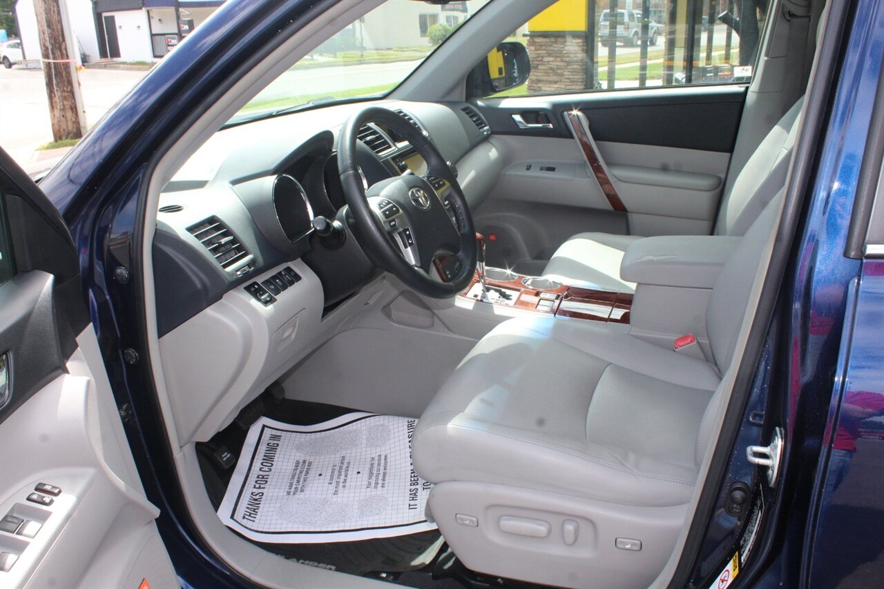 2013 Toyota Highlander Limited photo 11