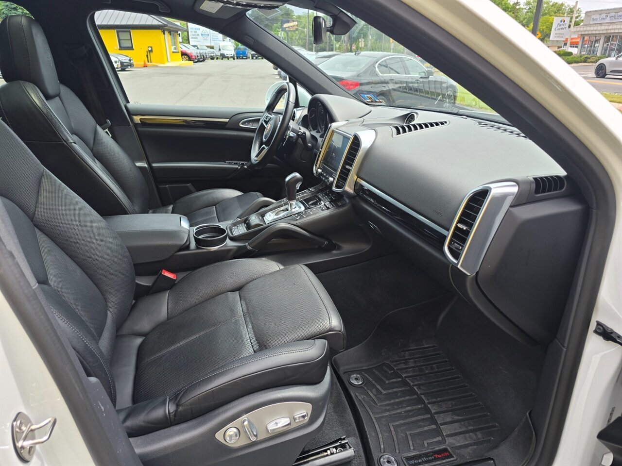 2018 Porsche Cayenne S E-Hybrid Platinum - Photo 18 - Red Bank, NJ 07701