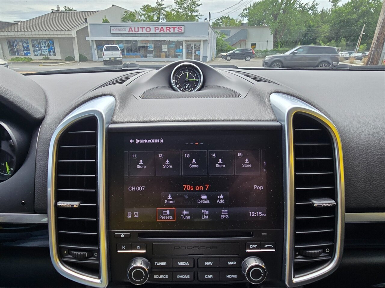 2018 Porsche Cayenne S E-Hybrid Platinum - Photo 7 - Red Bank, NJ 07701
