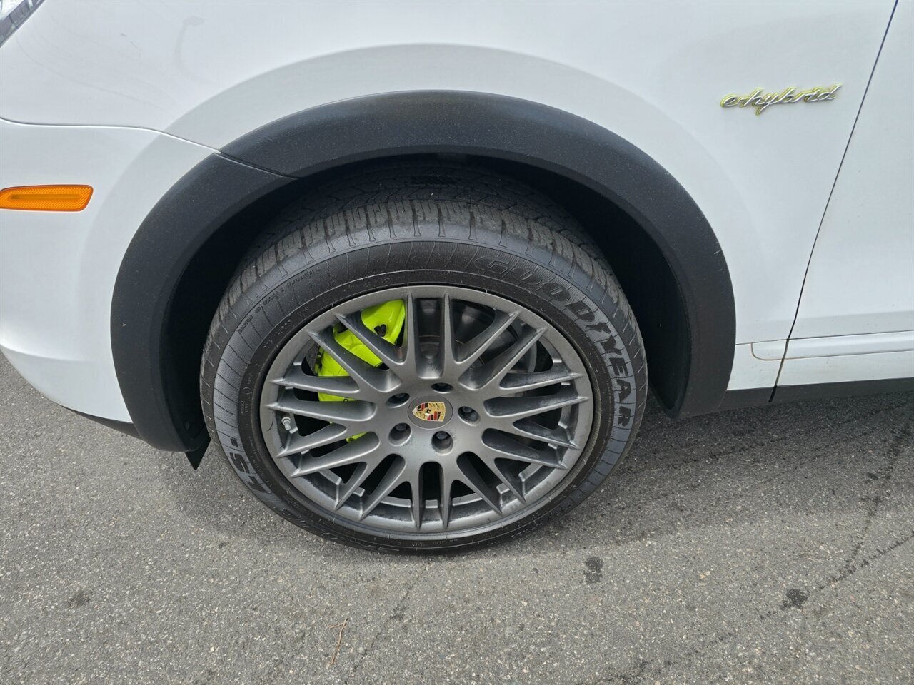 2018 Porsche Cayenne S E-Hybrid Platinum - Photo 26 - Red Bank, NJ 07701