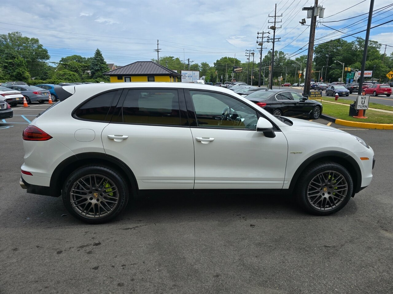 2018 Porsche Cayenne S E-Hybrid Platinum - Photo 15 - Red Bank, NJ 07701