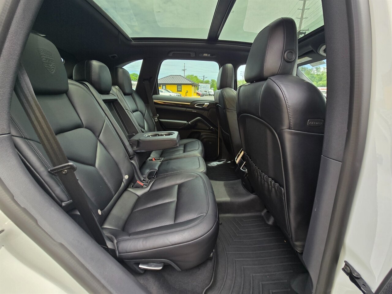 2018 Porsche Cayenne S E-Hybrid Platinum - Photo 21 - Red Bank, NJ 07701