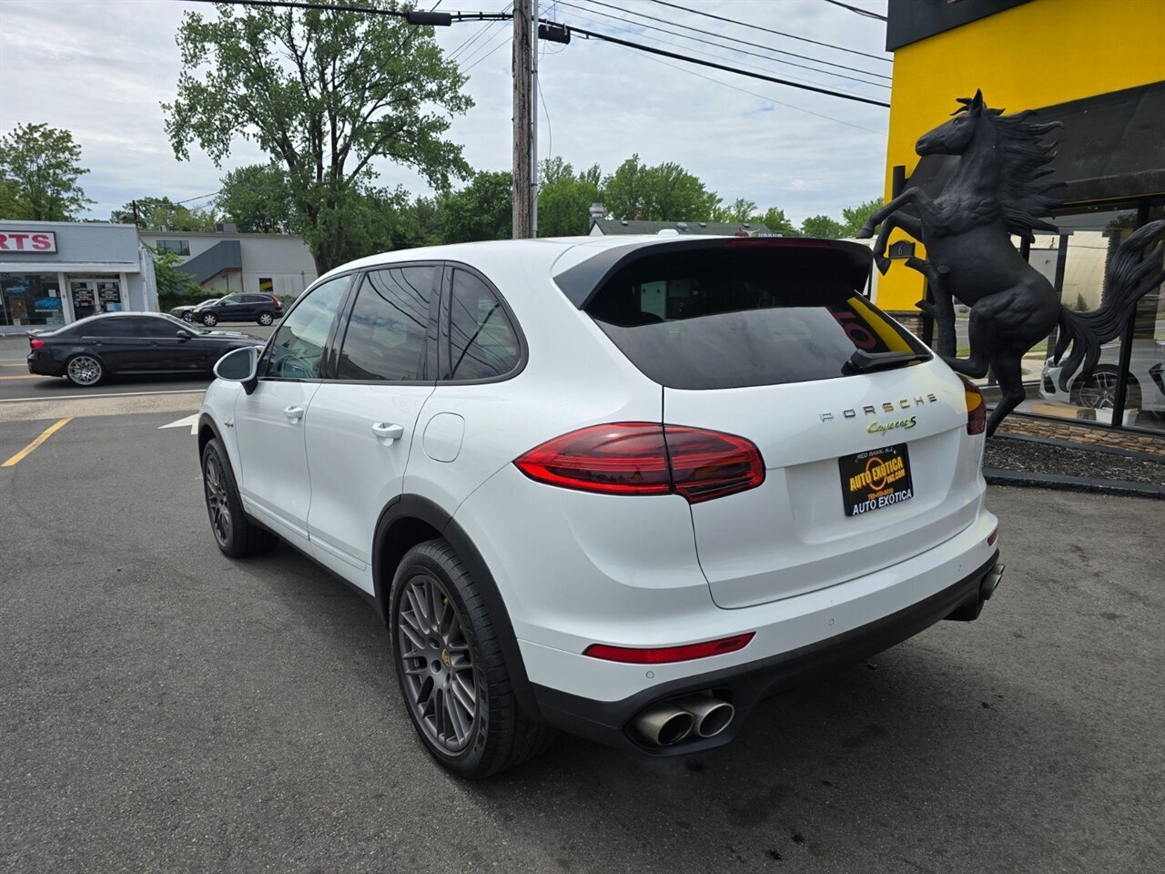 2018 Porsche Cayenne S E-Hybrid Platinum - Photo 2 - Red Bank, NJ 07701