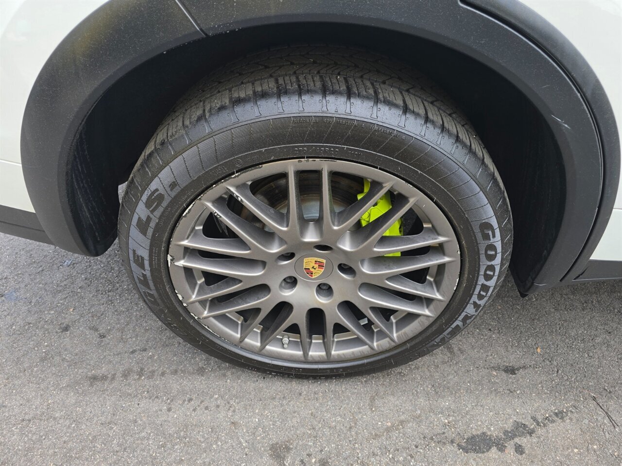 2018 Porsche Cayenne S E-Hybrid Platinum - Photo 28 - Red Bank, NJ 07701