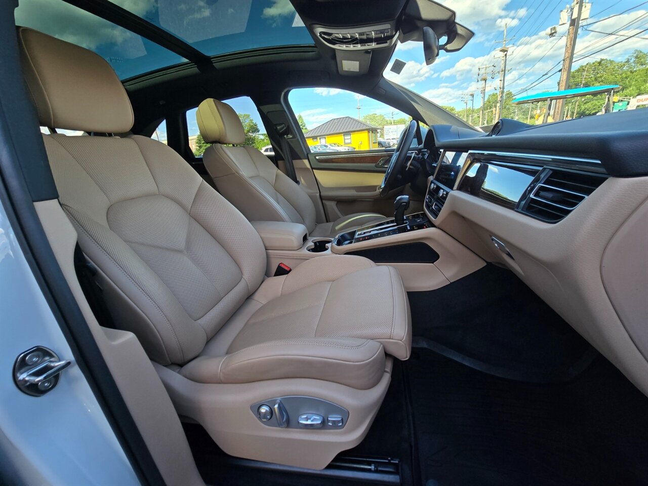 2023 Porsche Macan S - Photo 17 - Red Bank, NJ 07701
