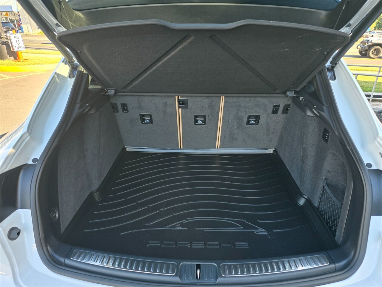 2023 Porsche Macan S - Photo 23 - Red Bank, NJ 07701