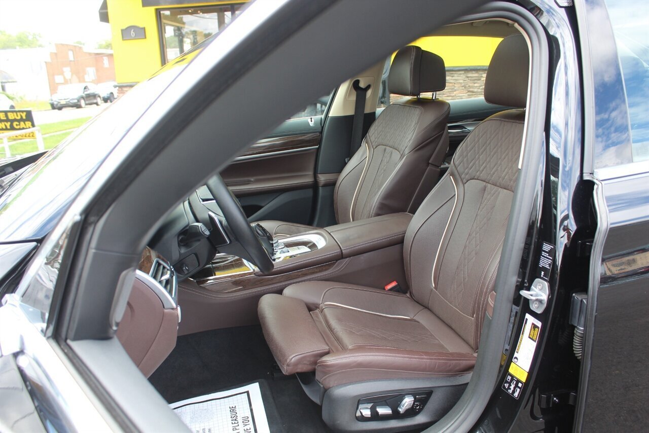 2020 BMW 750i xDrive - Photo 17 - Red Bank, NJ 07701