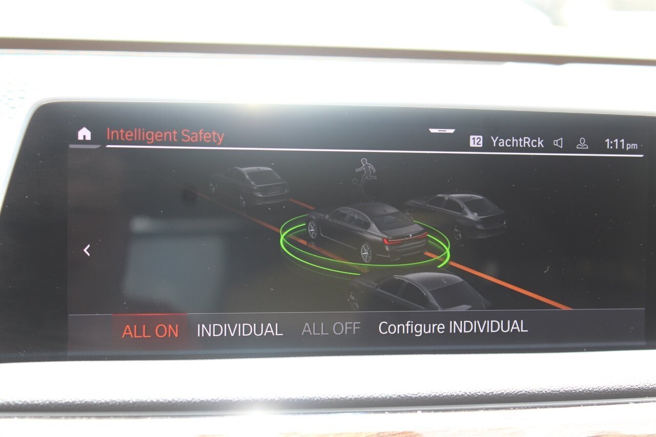 2020 BMW 750i xDrive - Photo 12 - Red Bank, NJ 07701