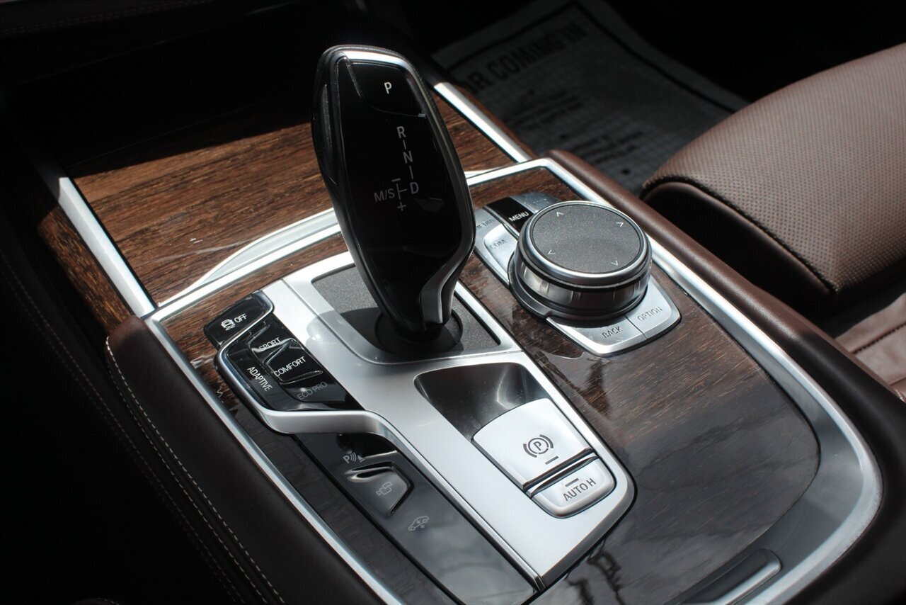 2020 BMW 750i xDrive - Photo 10 - Red Bank, NJ 07701