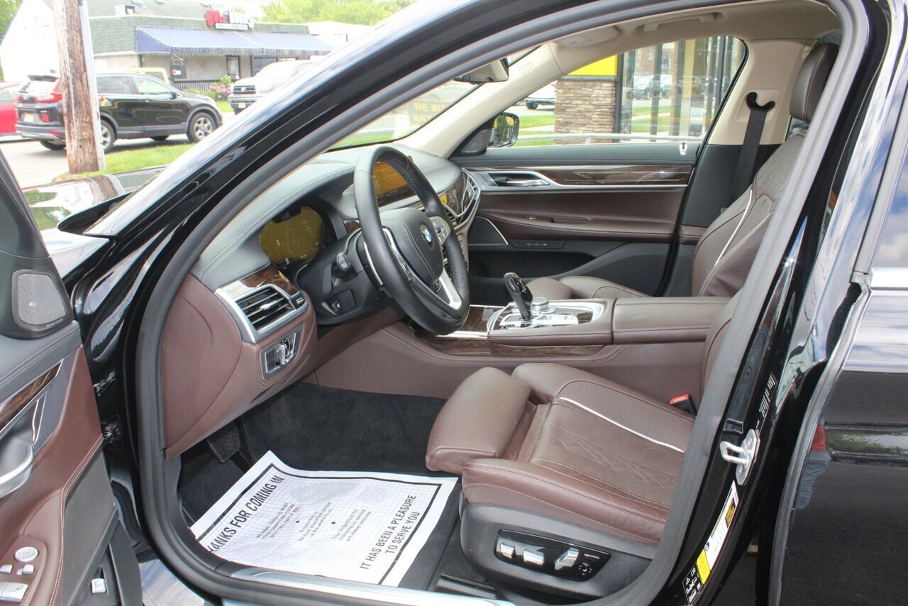 2020 BMW 750i xDrive - Photo 16 - Red Bank, NJ 07701