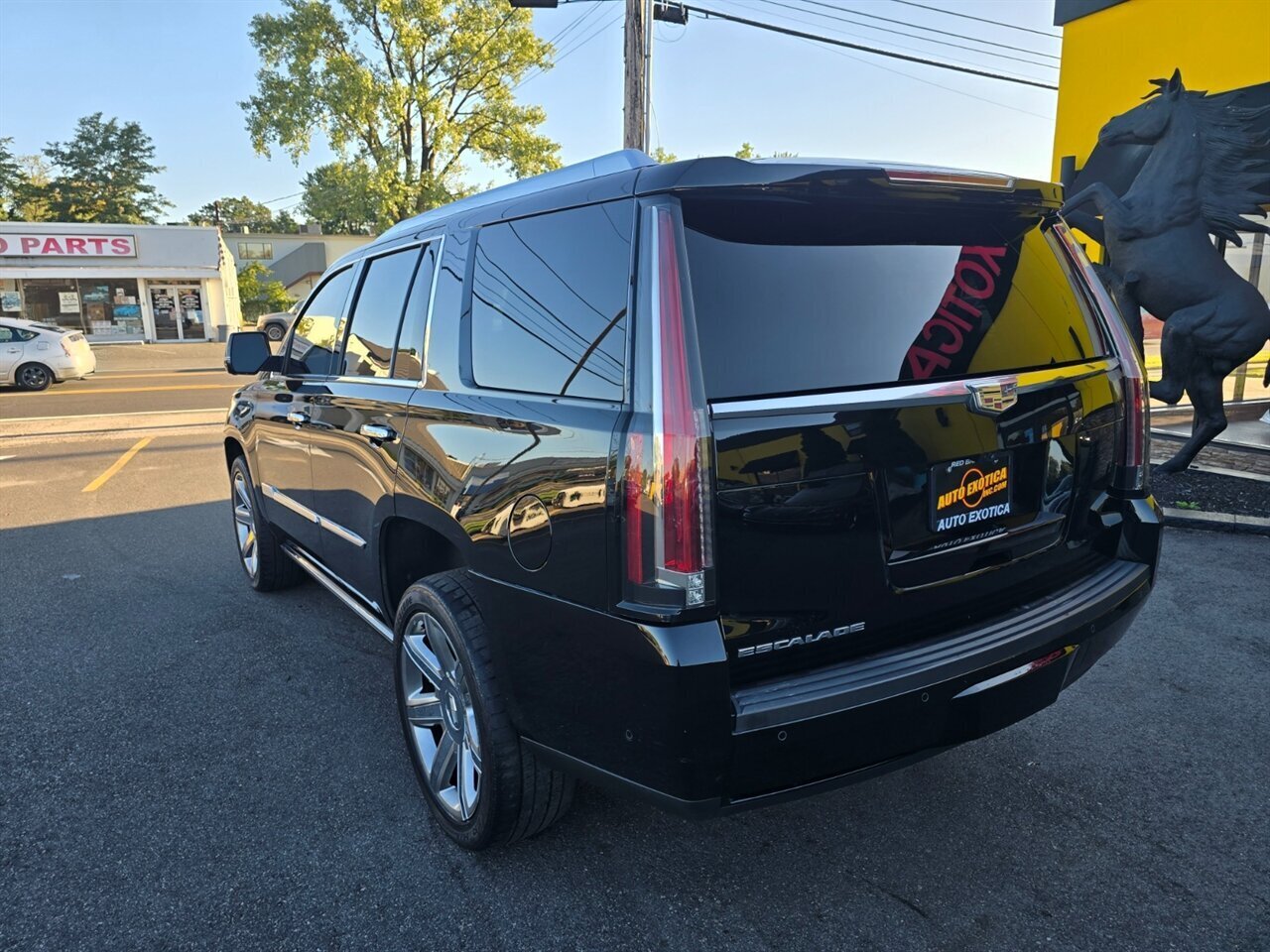 2017 Cadillac Escalade Premium Luxury - Photo 2 - Red Bank, NJ 07701
