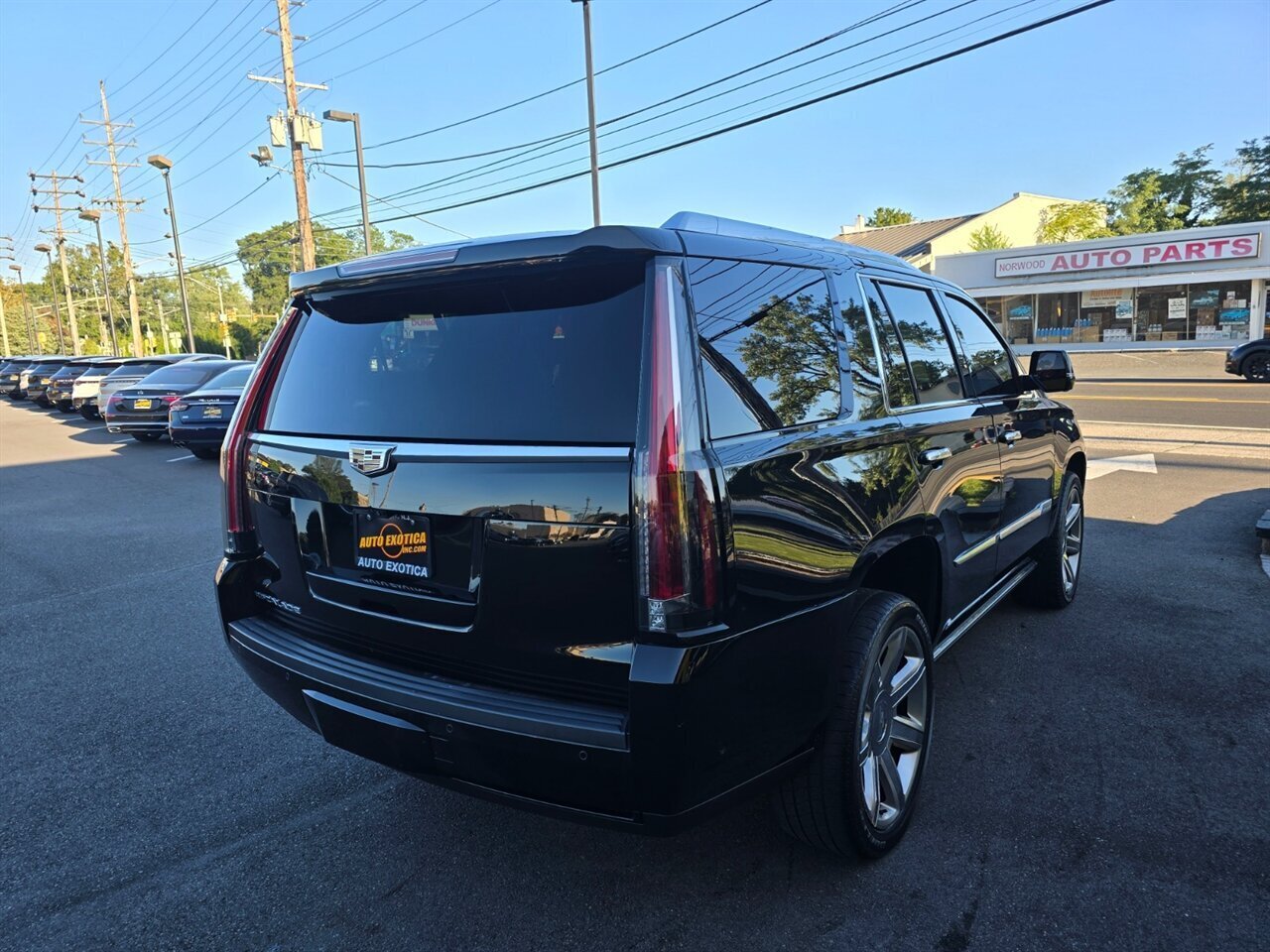 2017 Cadillac Escalade Premium Luxury - Photo 3 - Red Bank, NJ 07701