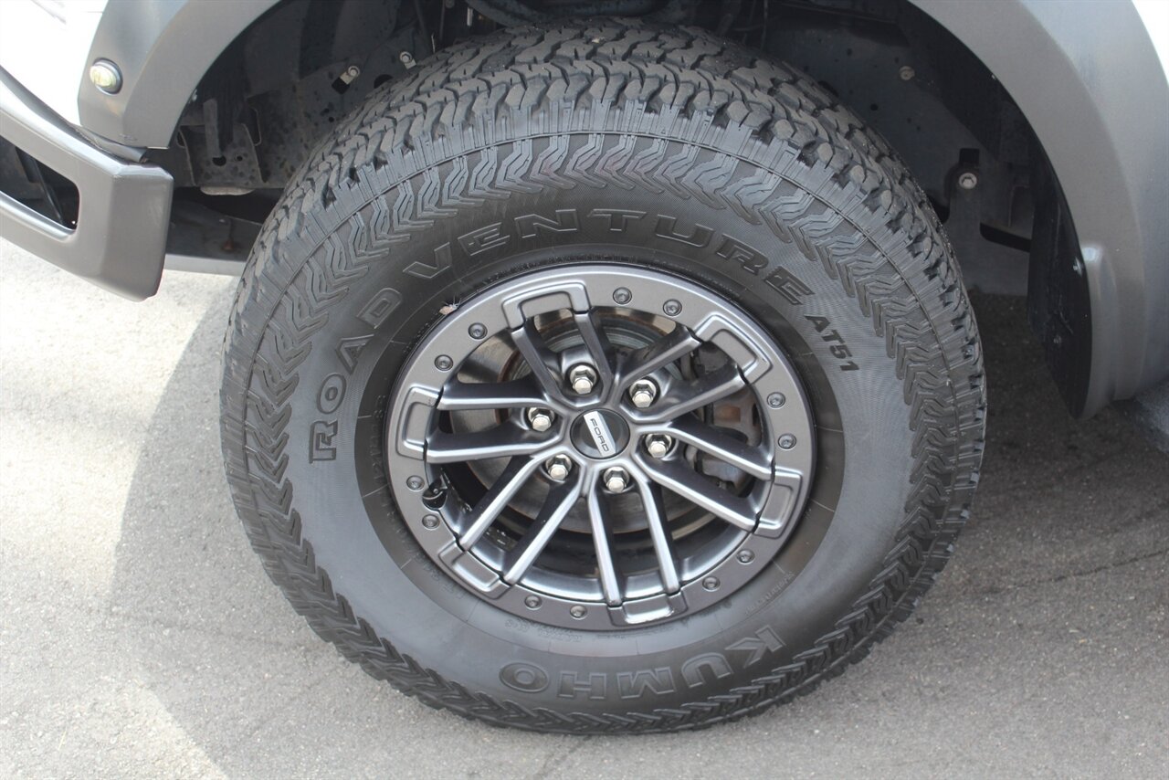 2019 Ford F-150 Raptor photo 26