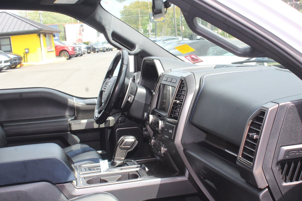 2019 Ford F-150 Raptor photo 17