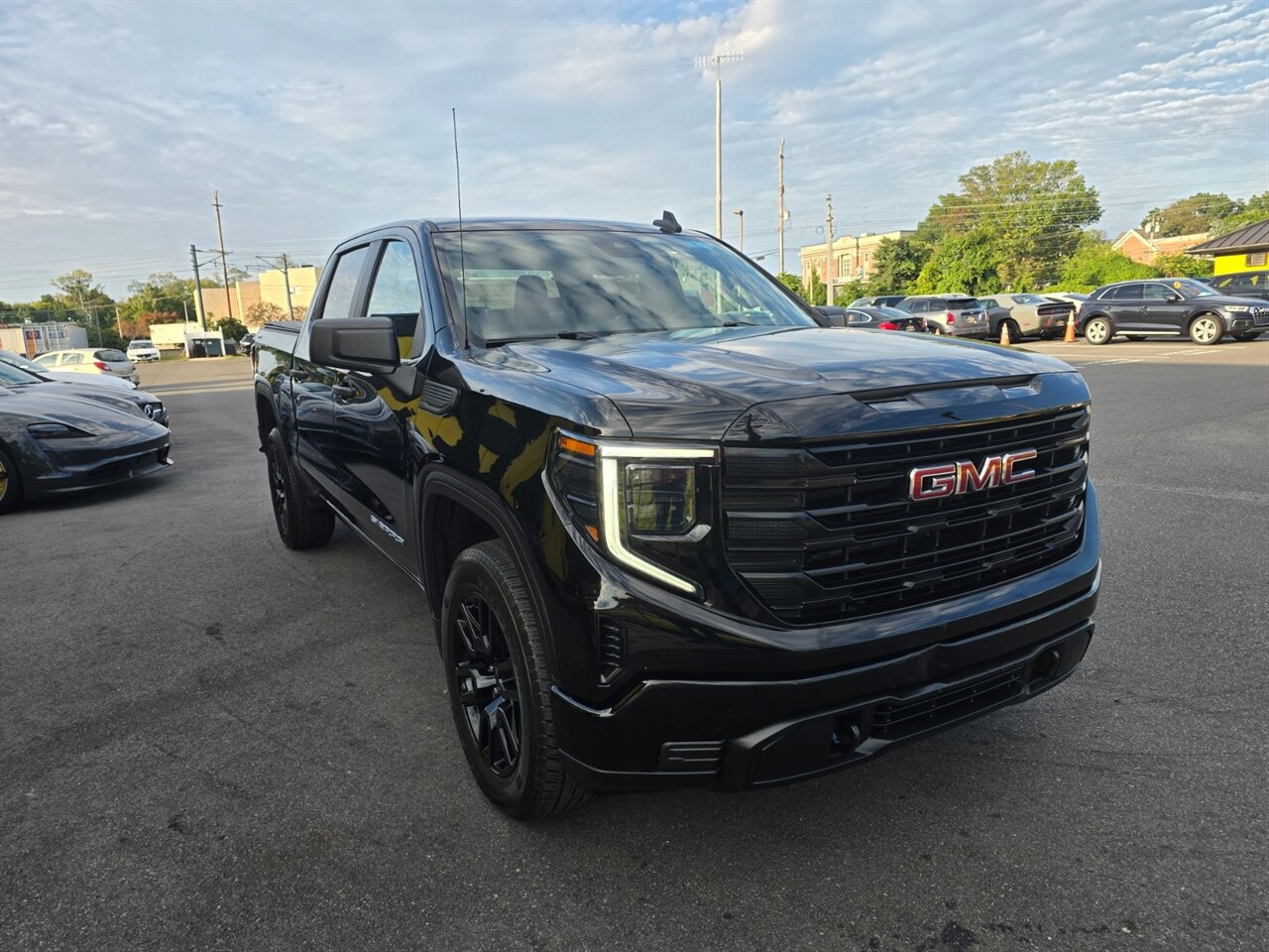 2024 GMC Sierra 1500 Pro - Photo 4 - Red Bank, NJ 07701