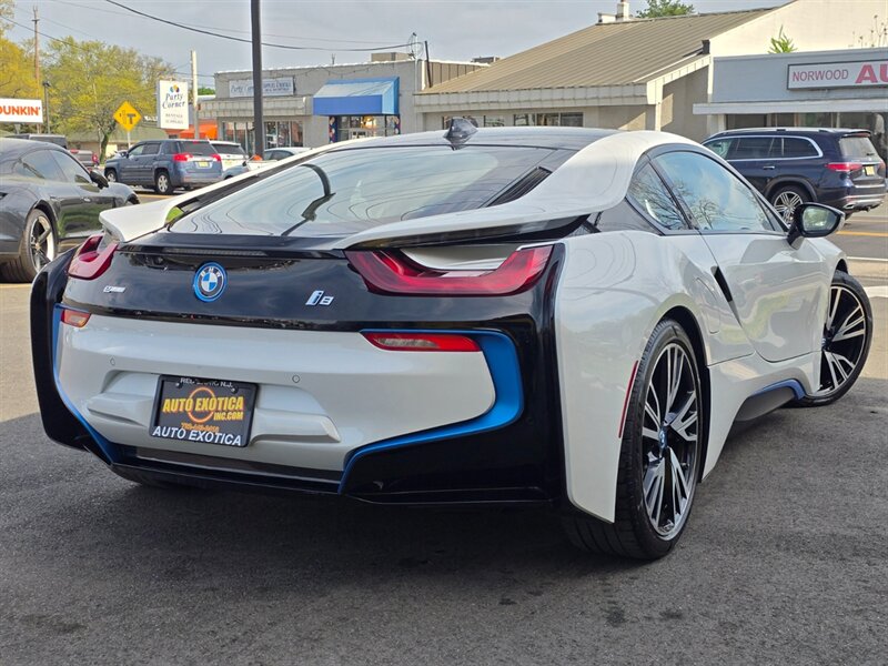 2016 BMW i8  