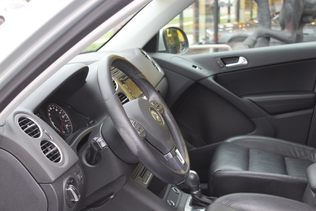 2011 Volkswagen Tiguan SEL - Photo 15 - Red Bank, NJ 07701