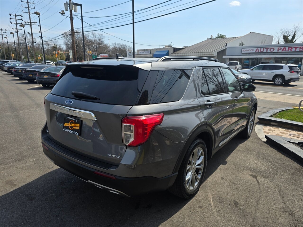 2022 Ford Explorer XLT - Photo 3 - Red Bank, NJ 07701