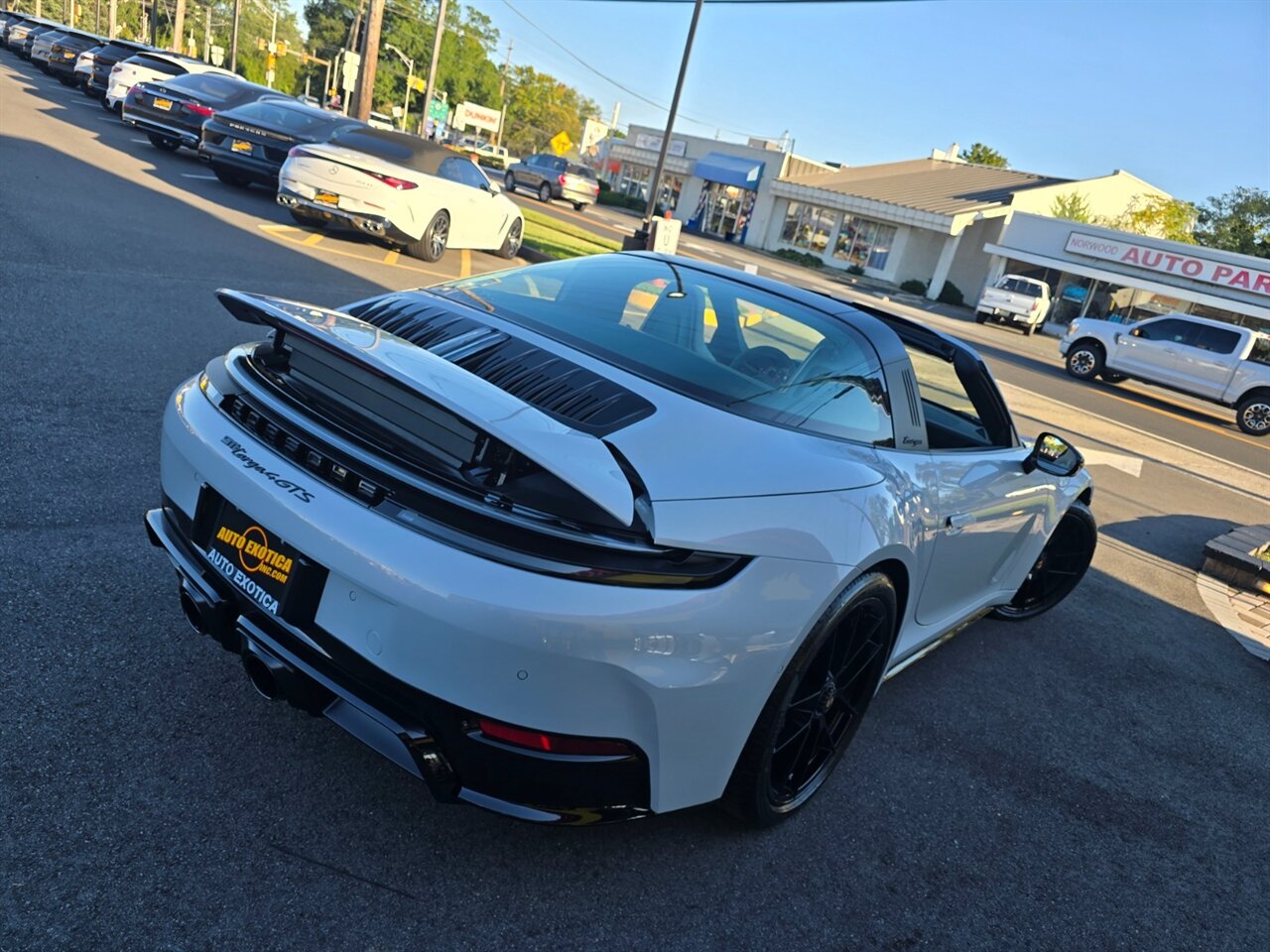 2026 Porsche 911 Targa 4 GTS - Photo 4 - Red Bank, NJ 07701