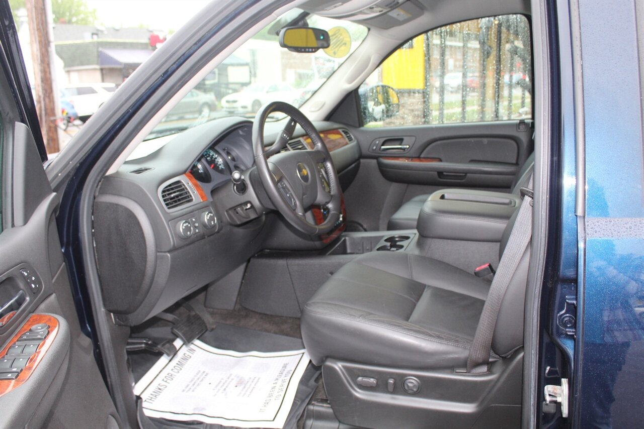 2008 Chevrolet Suburban LT 2500 - Photo 11 - Red Bank, NJ 07701