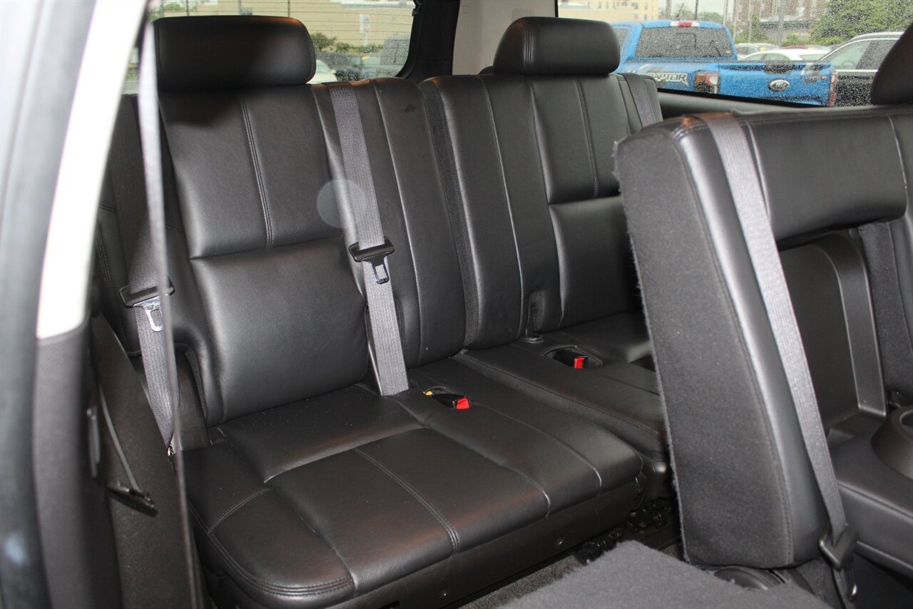 2008 Chevrolet Suburban LT 2500 - Photo 17 - Red Bank, NJ 07701