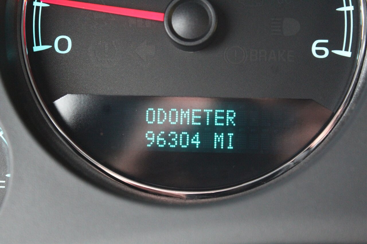 2008 Chevrolet Suburban LT 2500 - Photo 5 - Red Bank, NJ 07701