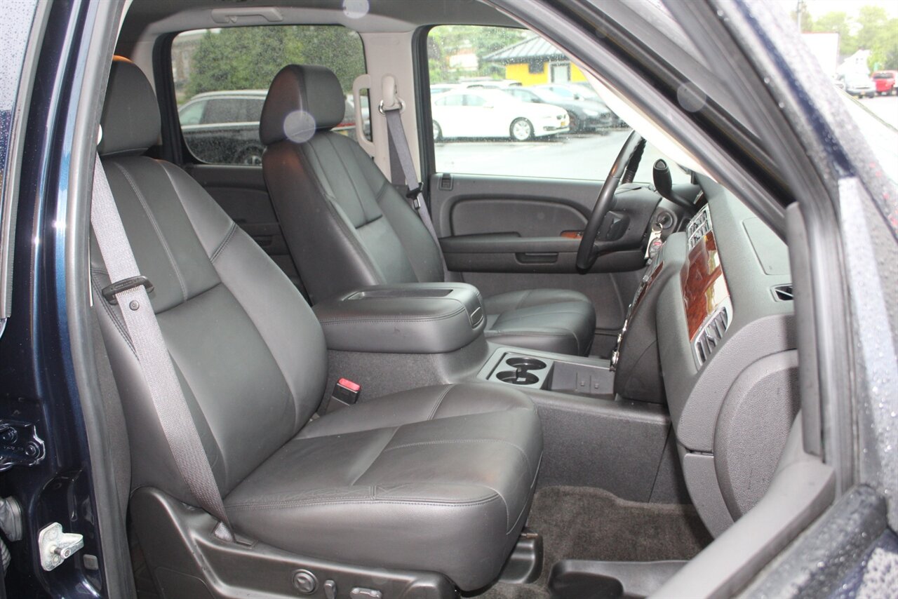 2008 Chevrolet Suburban LT 2500 - Photo 14 - Red Bank, NJ 07701