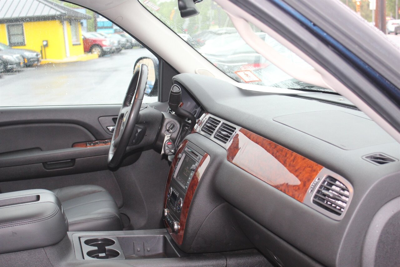 2008 Chevrolet Suburban LT 2500 - Photo 19 - Red Bank, NJ 07701