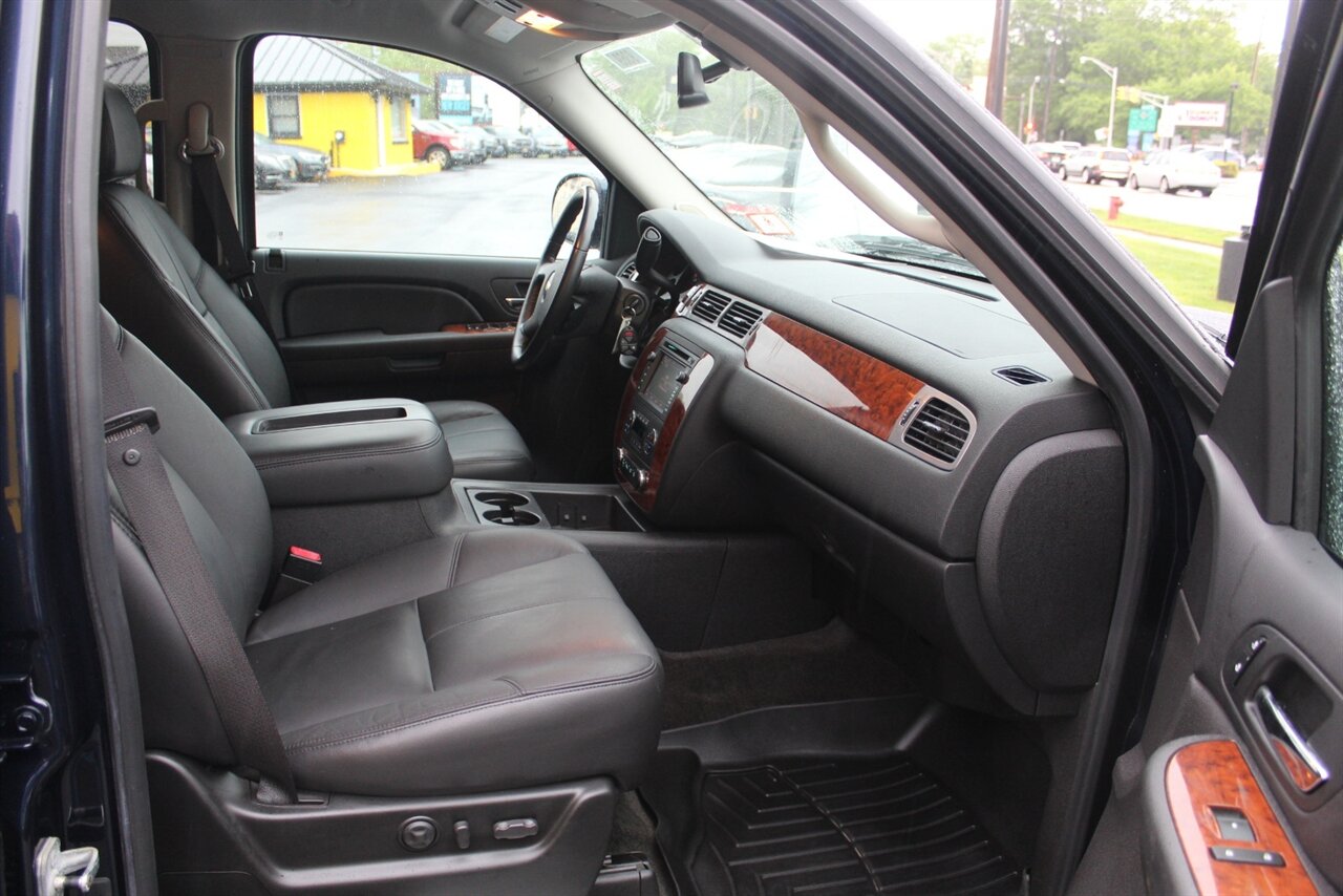 2008 Chevrolet Suburban LT 2500 - Photo 13 - Red Bank, NJ 07701