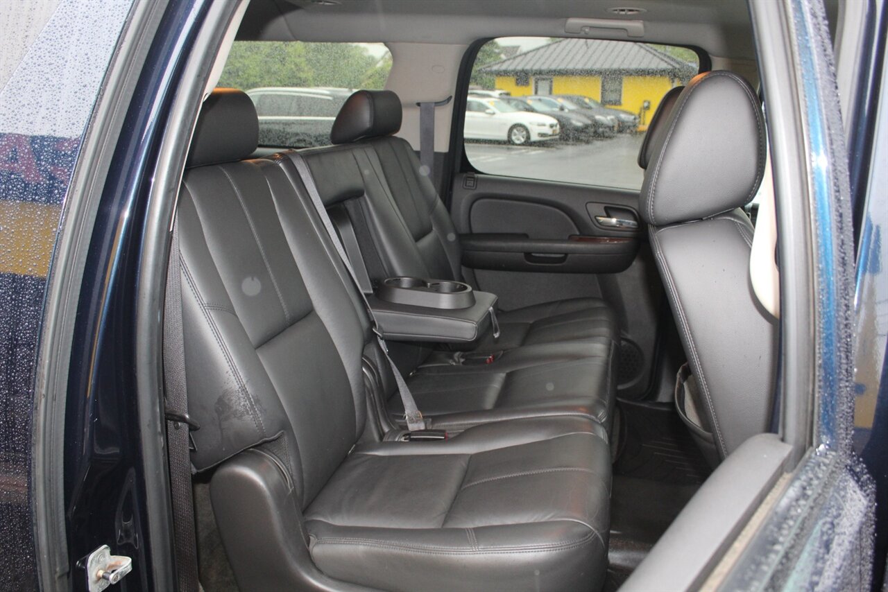 2008 Chevrolet Suburban LT 2500 - Photo 16 - Red Bank, NJ 07701