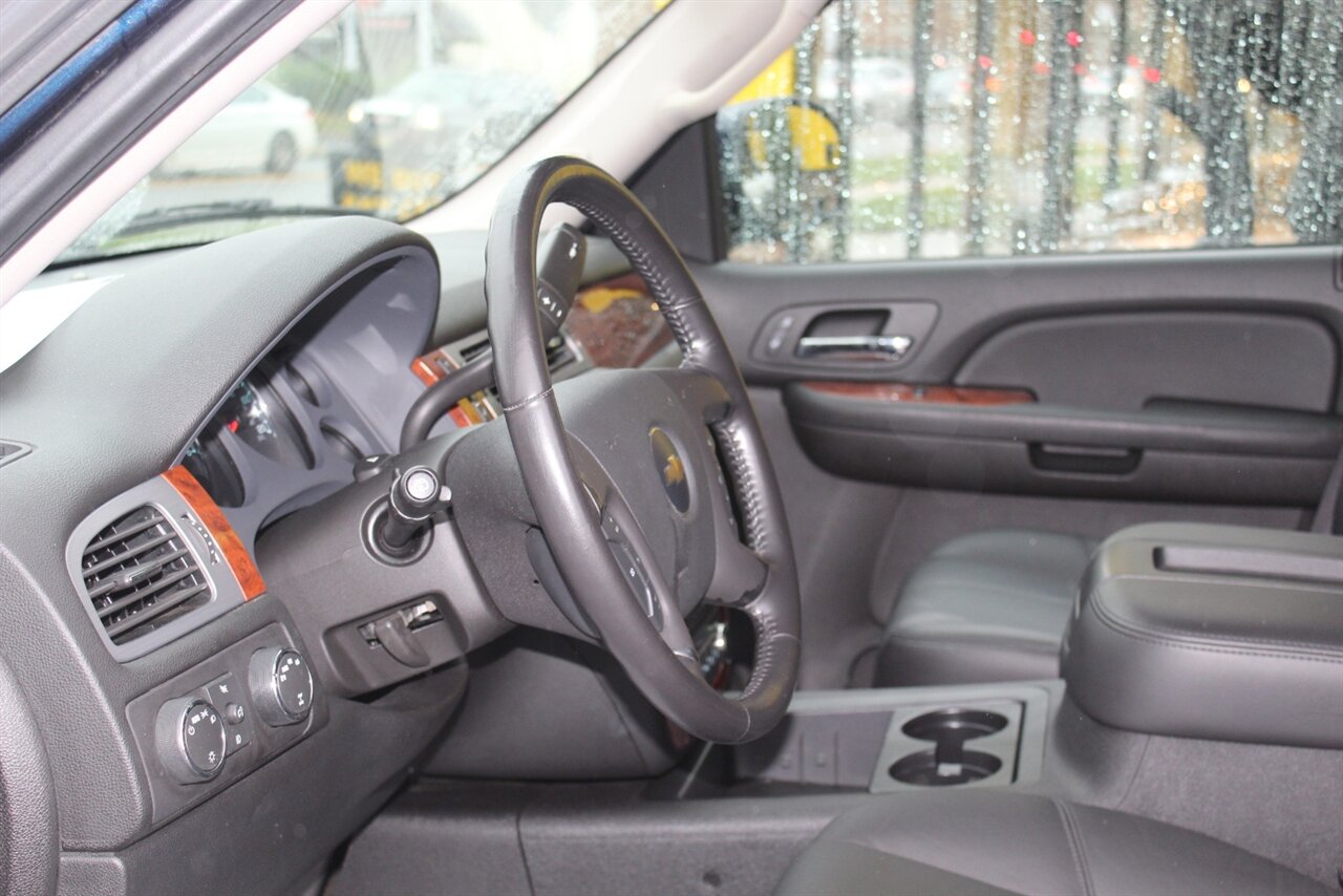 2008 Chevrolet Suburban LT 2500 - Photo 18 - Red Bank, NJ 07701
