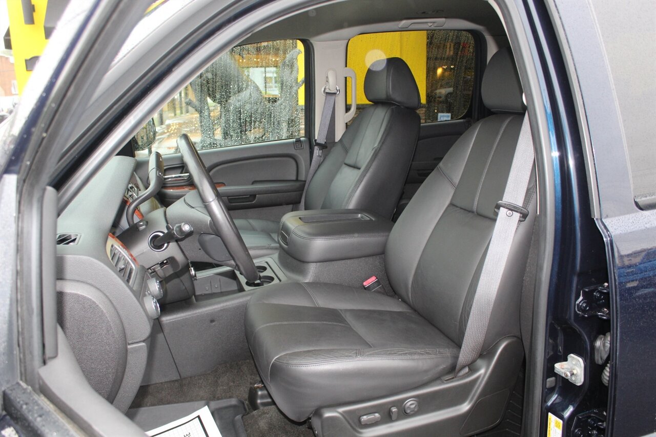 2008 Chevrolet Suburban LT 2500 - Photo 12 - Red Bank, NJ 07701