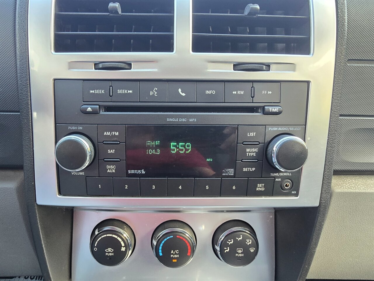 2010 Dodge Nitro Detonator - Photo 7 - Red Bank, NJ 07701