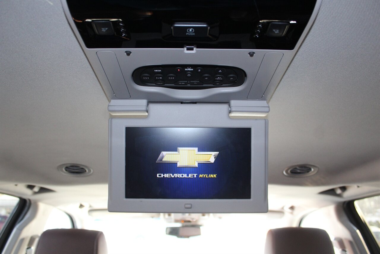 2019 Chevrolet Suburban Premier - Photo 11 - Red Bank, NJ 07701