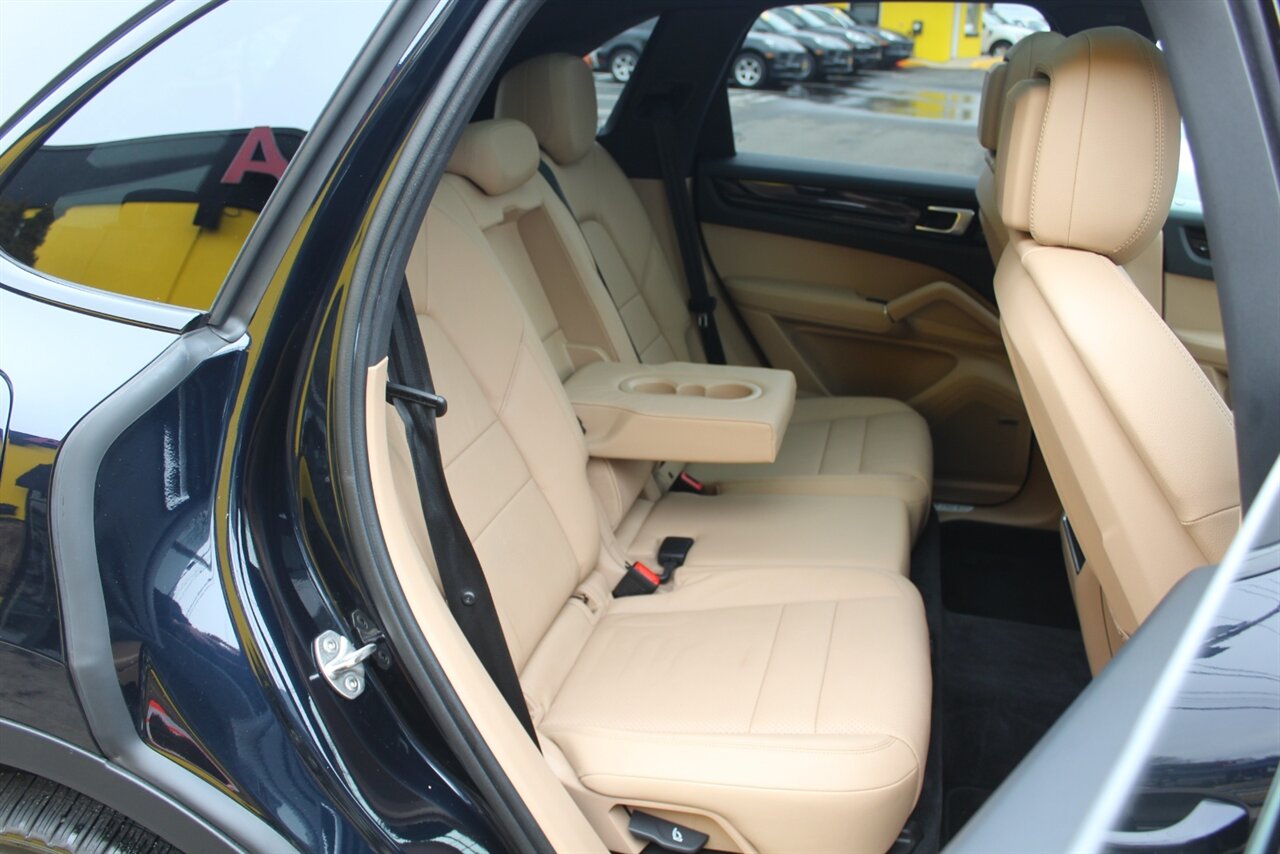 2023 Porsche Cayenne - Photo 16 - Red Bank, NJ 07701