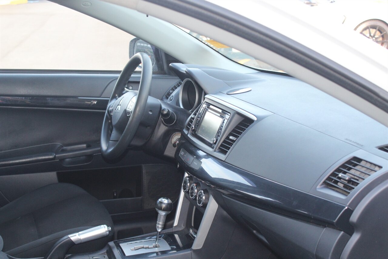 2017 Mitsubishi Lancer ES - Photo 16 - Red Bank, NJ 07701