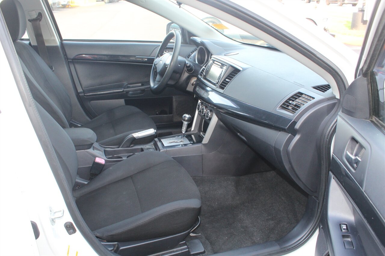 2017 Mitsubishi Lancer ES - Photo 11 - Red Bank, NJ 07701