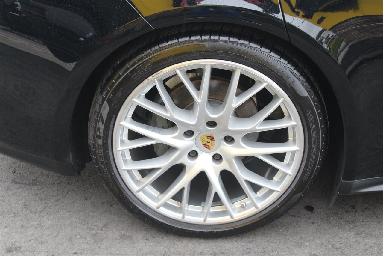 2018 Porsche Panamera 4S photo 25