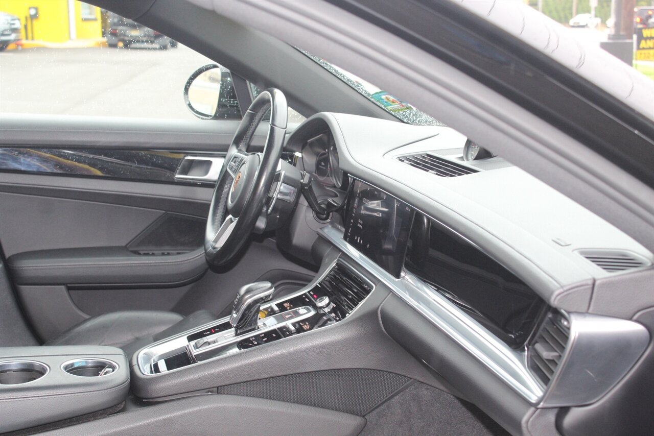 2018 Porsche Panamera 4S photo 18