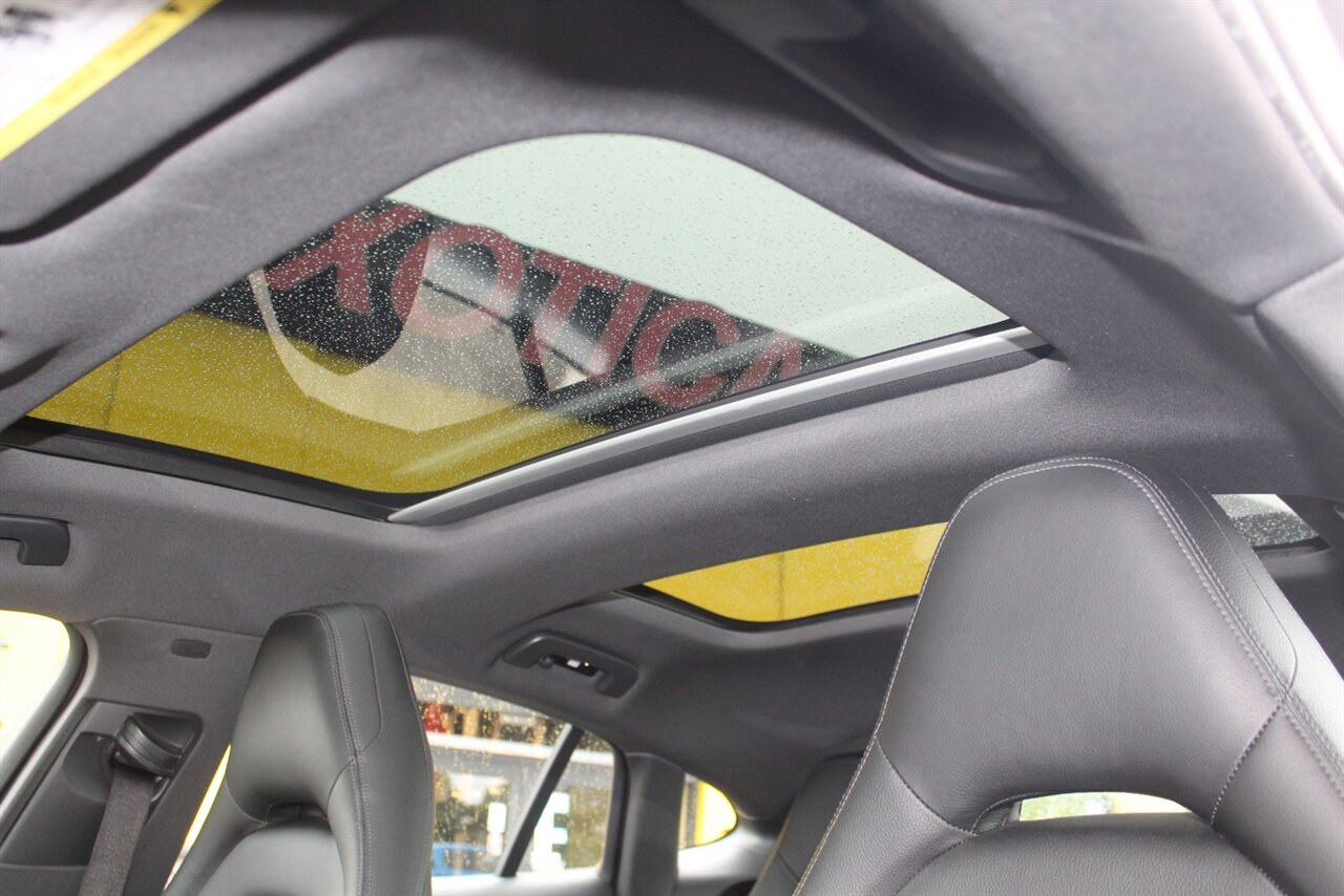 2018 Porsche Panamera 4S photo 19