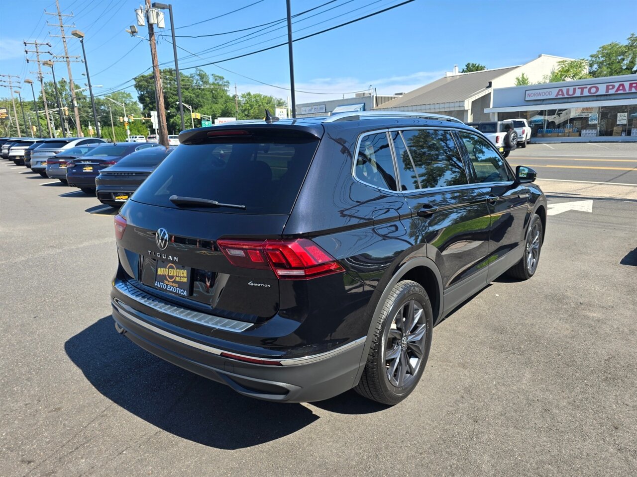 2022 Volkswagen Tiguan SE 4Motion - Photo 3 - Red Bank, NJ 07701